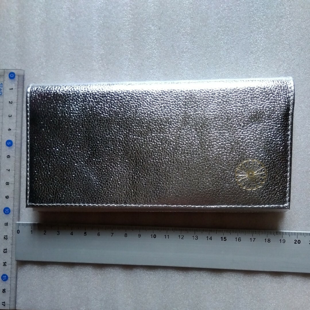 皇居東御苑 牛革長財布 シルバーの通販 by mm123m's shop｜ラクマ
