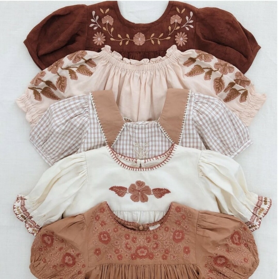 apolina クリーム色 刺繍入り 半袖ワンピース 5-7y