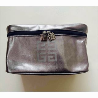 GIVENCHY（ポーチ）のフリマアイテム一覧