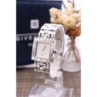GIVENCHY（腕時計）のフリマアイテム一覧