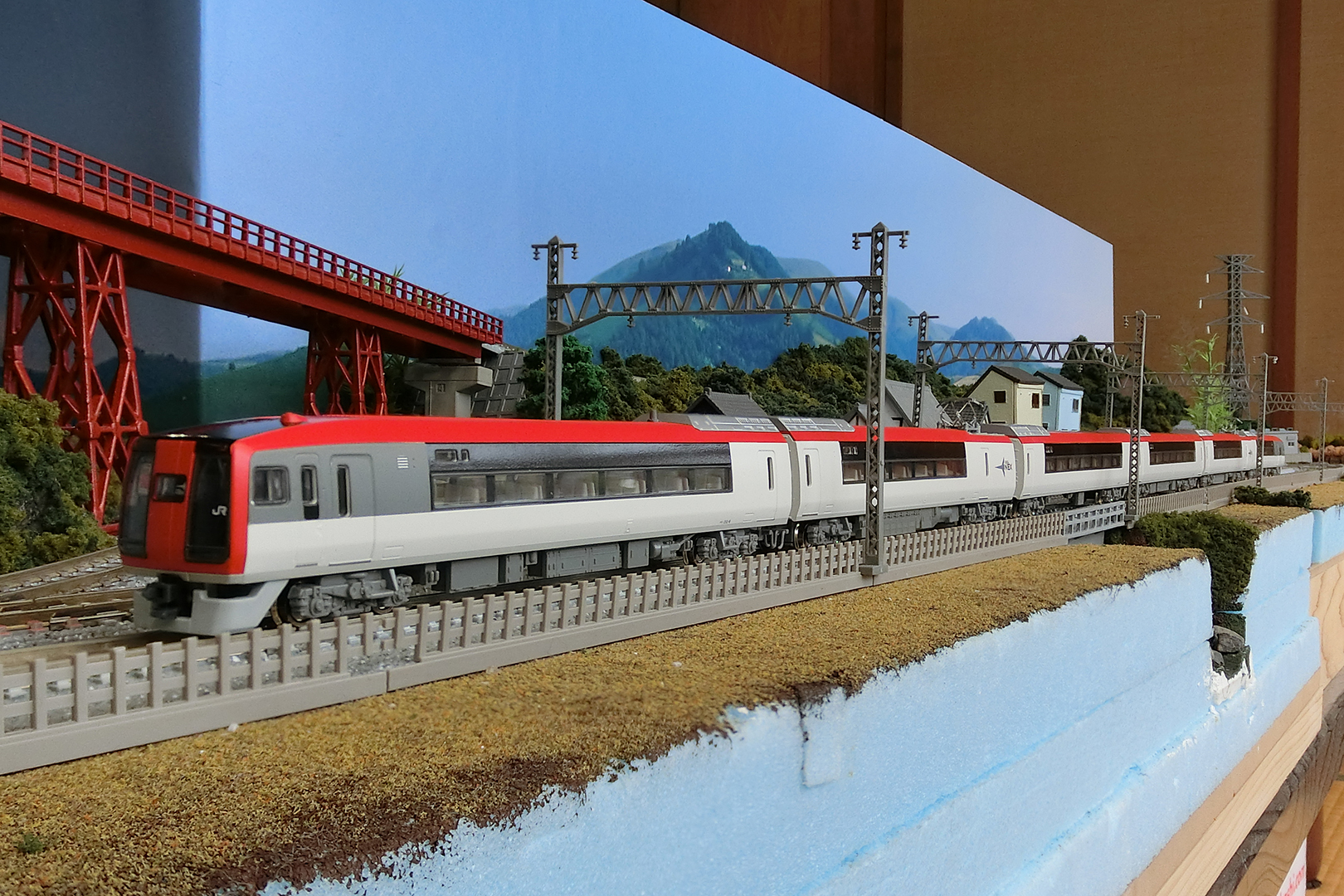 KATO　10-408　253系「成田エクスプレス」6両編成セット Amazon | Nゲージ 10-408 253系成田エクスプレス基本 (6両) | 鉄道模型