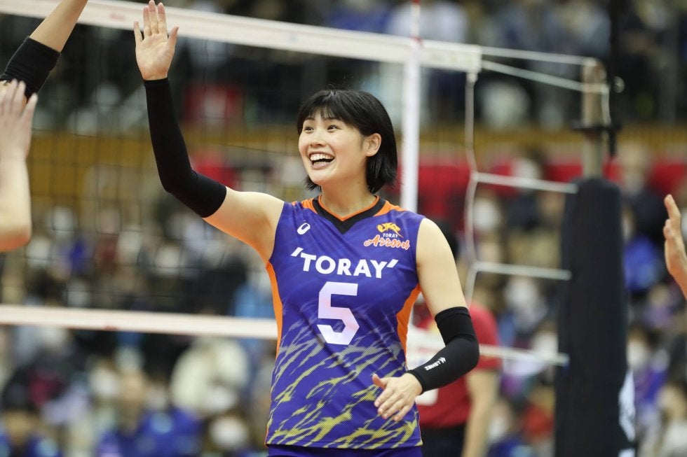 東レ女子 黒後愛、水杉玲奈ら選手6名と中道瞳コーチらスタッフ5名の