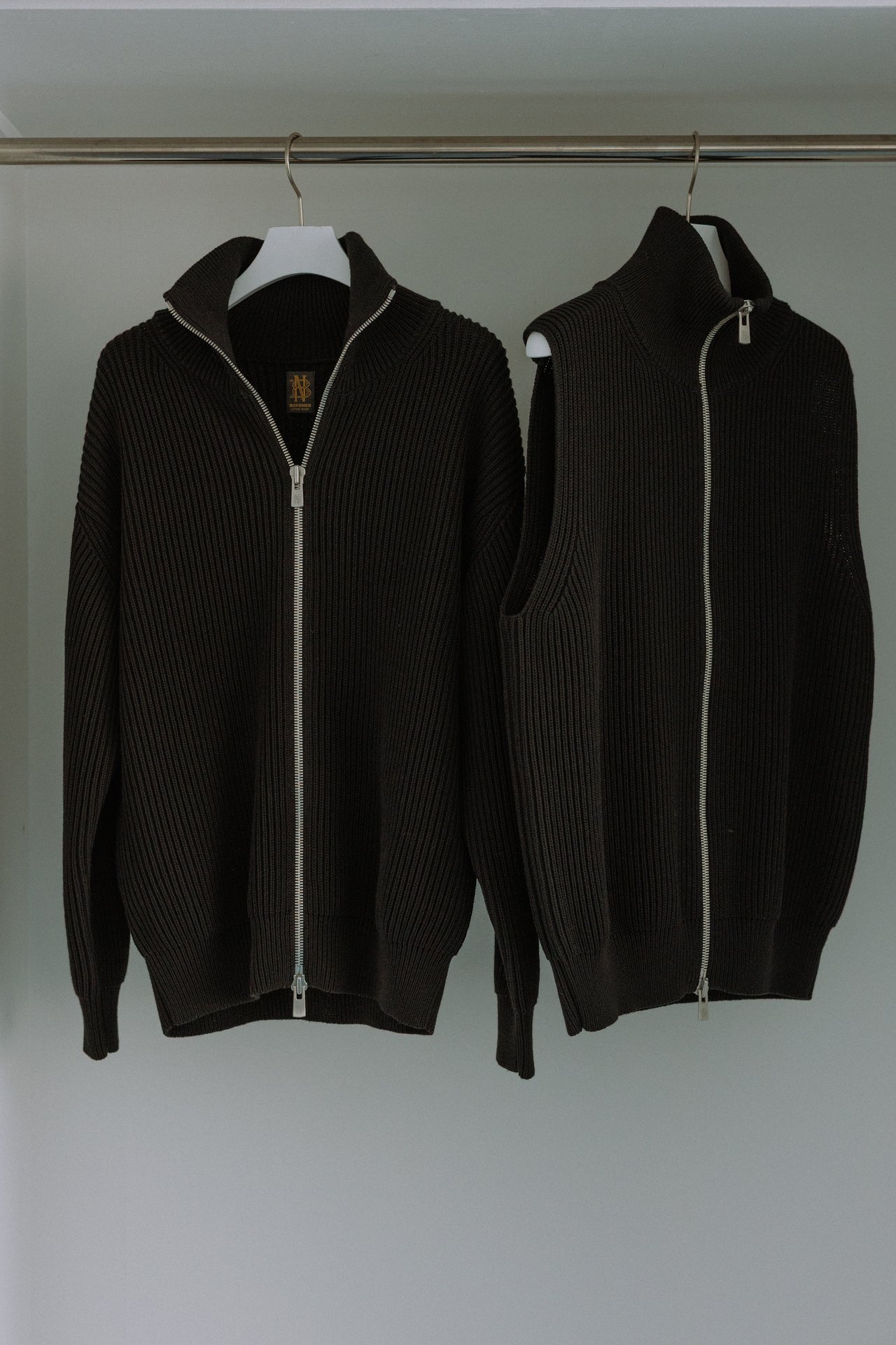 大人の冬ニット】昨年は即完売。「バトナー × ビオトープ」の