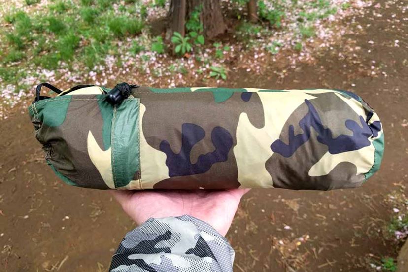 ポンチョがテントになる!? 雨が降っても安心な珍アウトドアギア - 価格