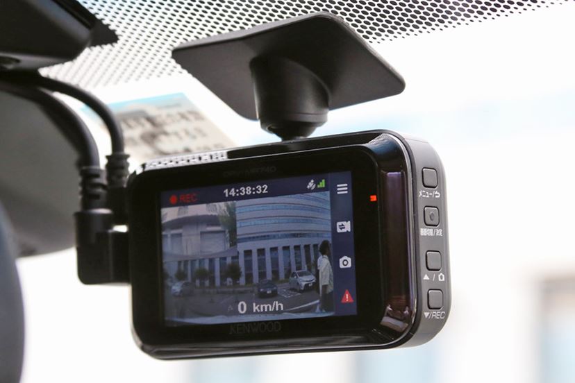 ケンウッド「DRV-MR740」高精細画質で前も後ろも撮影できるドライブ
