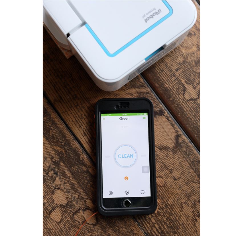 ピュッと水吹く！ 床拭きロボット「iRobot ブラーバジェット240」を