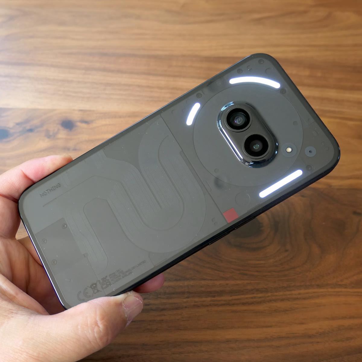 透明スマホ「Nothing Phone（2a）」レビュー！ FeliCa搭載高コスパ機