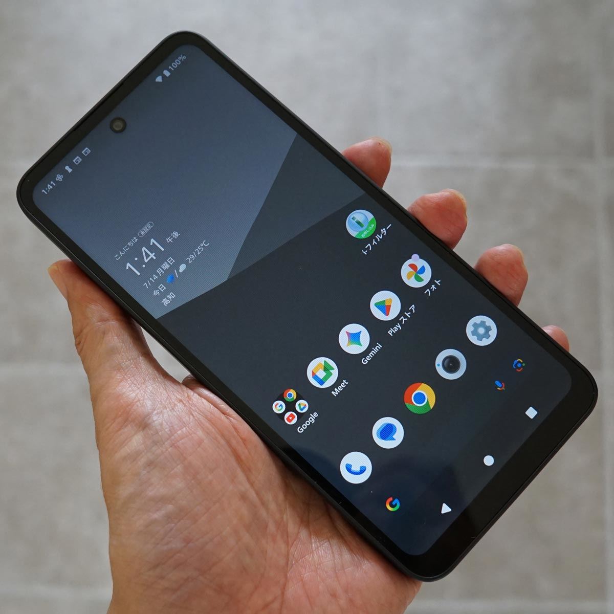 安価なタフネス！ AIも使えるお手軽スマホ「AQUOS wish5」レビュー