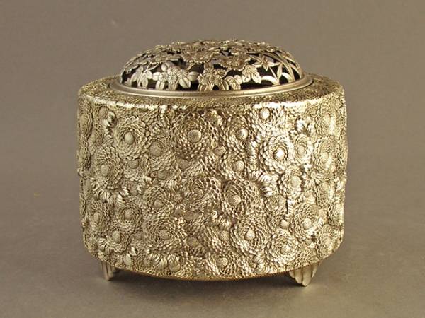 竹風吹西~日本鐵壺-佐野宏采作菊華《洋銀香炉》附木箱