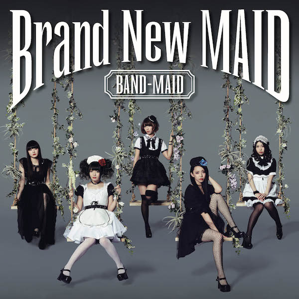 メイド服を纏った本格的ハードロック・バンドBAND-MAID、煙焔天に漲る