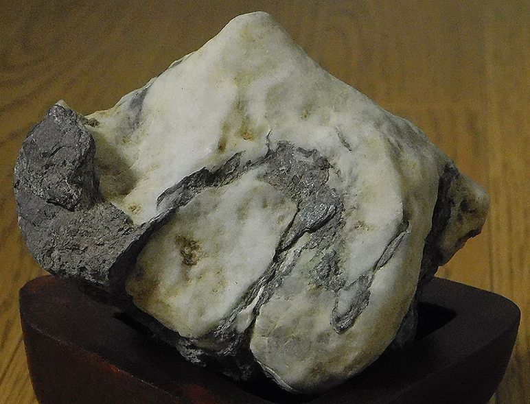 緋山酔恭「山水石美術館」 全国の水石・美石を紹介 日野竜眼