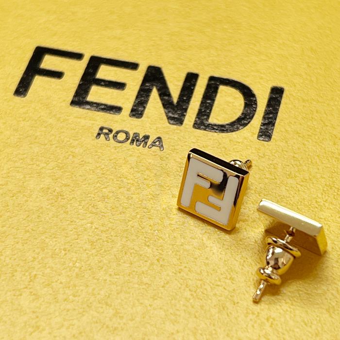 FENDI（フェンディ） フォーエバー ピアス ゴールドカラー ロゴ