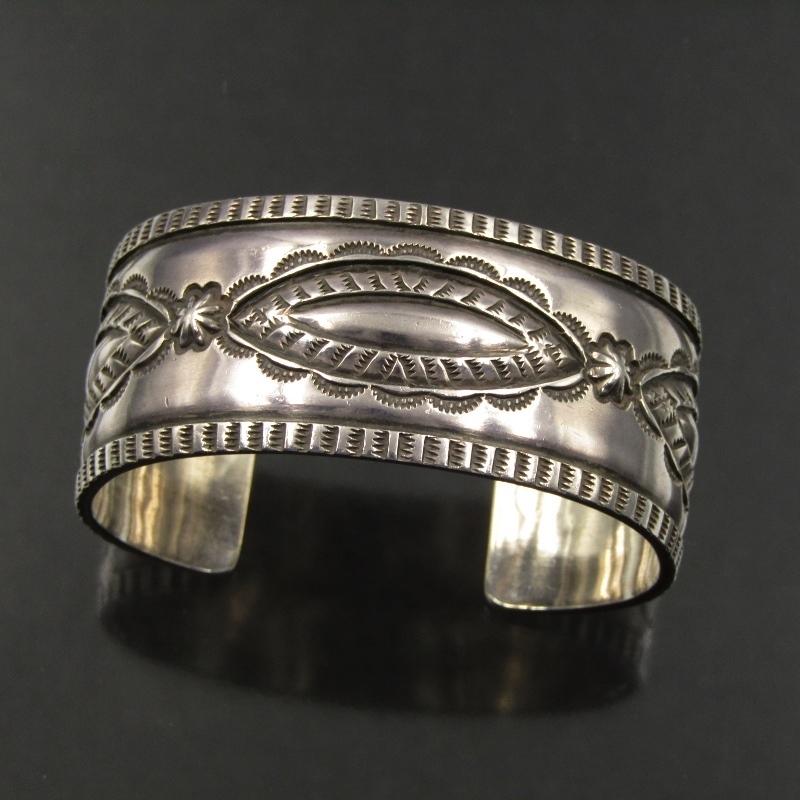 Ivan Howard バングルナバホインディアンシルバー925ジュエリー