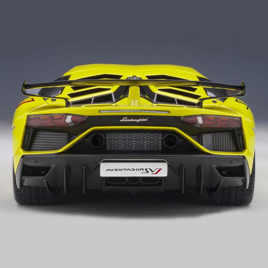 Lamborghini（ランボルギーニ） ミニカー 1/18 アヴェンタドール SVJ