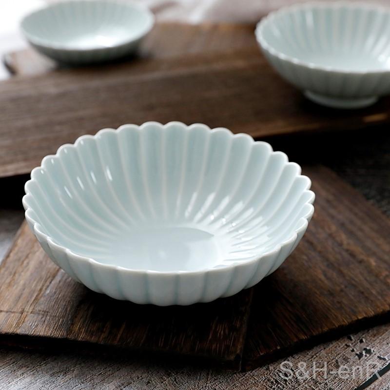 波佐見焼 皿 中鉢 浅鉢 16cm 青白 菊彫り 菊皿 洸琳窯 食器 青磁 菊花