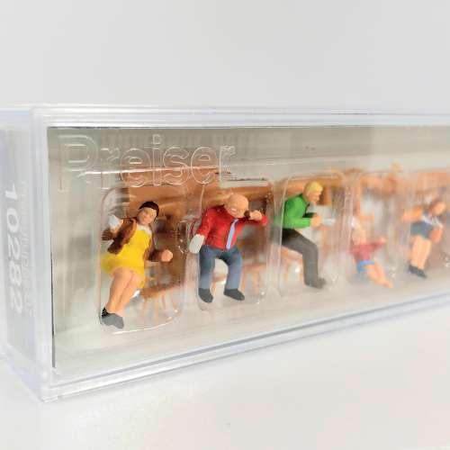 Preiser 1/87 ミニチュア ジオラマ フィギュア 食事をする家族(10282