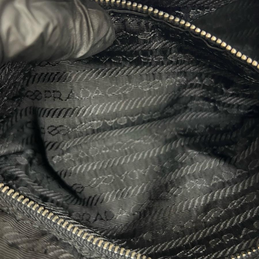 PRADA（プラダ） 極 美品 希少品 三角ロゴ 金具 テスート ナイロン