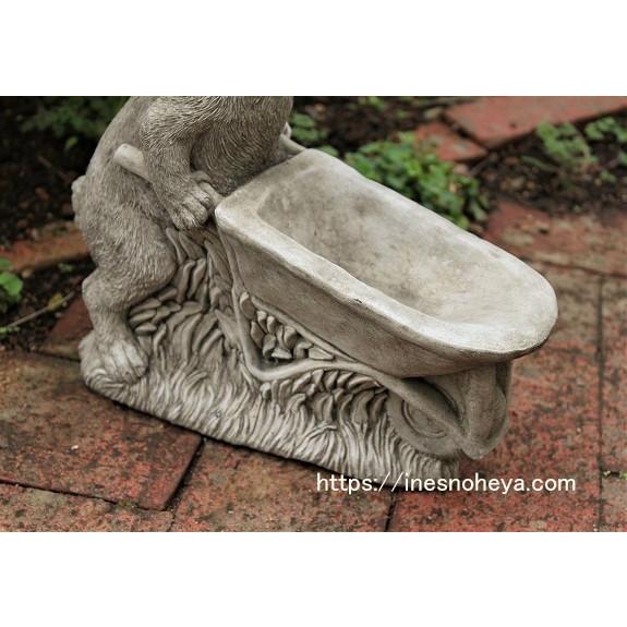 農園で働くウサギのファーマー、ジャニス（英国製ガーデンオーナメント