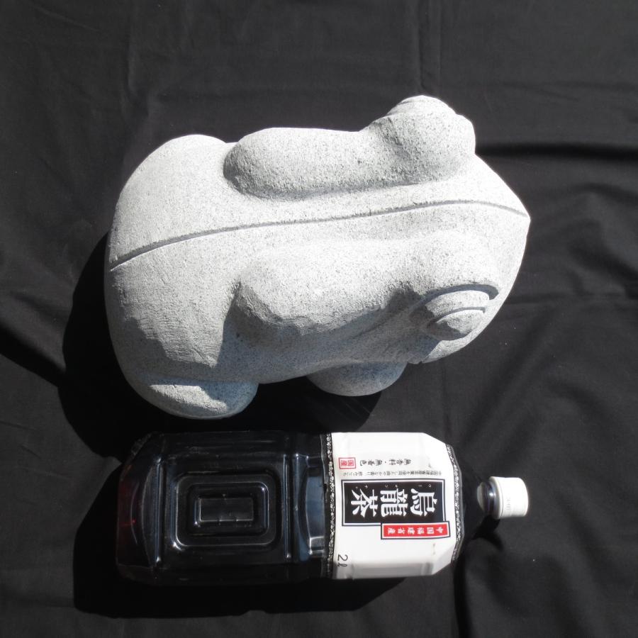 かえる カエル 全長33cm 置物 置き物 雑貨 御影石のオブジェ 庭先 玄関