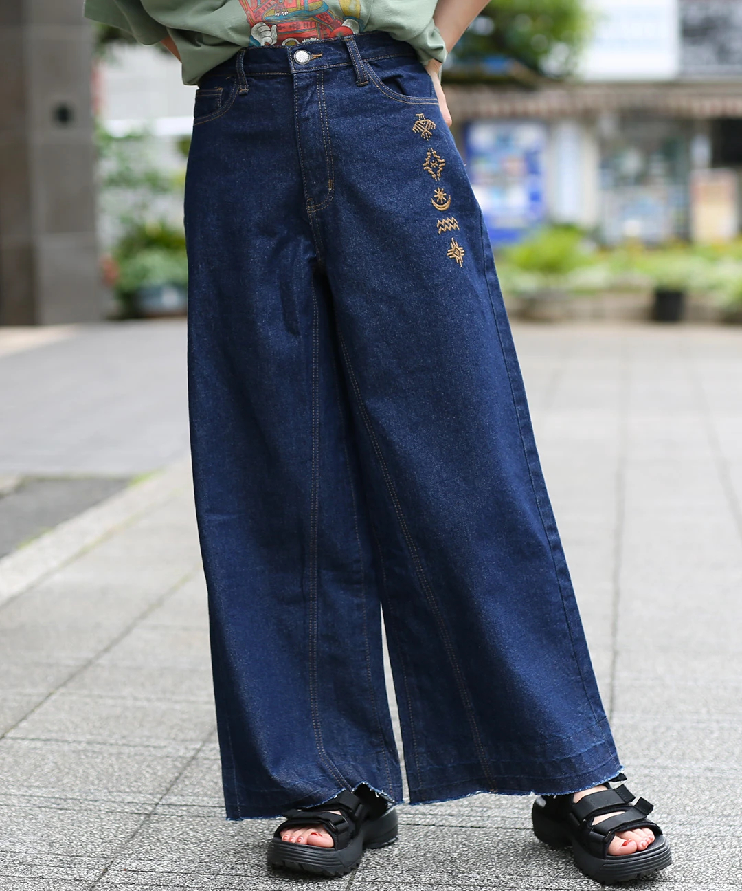 シンボル刺繍デニムパンツ【2月24日(火)15時までの限定価格】 / パンツ