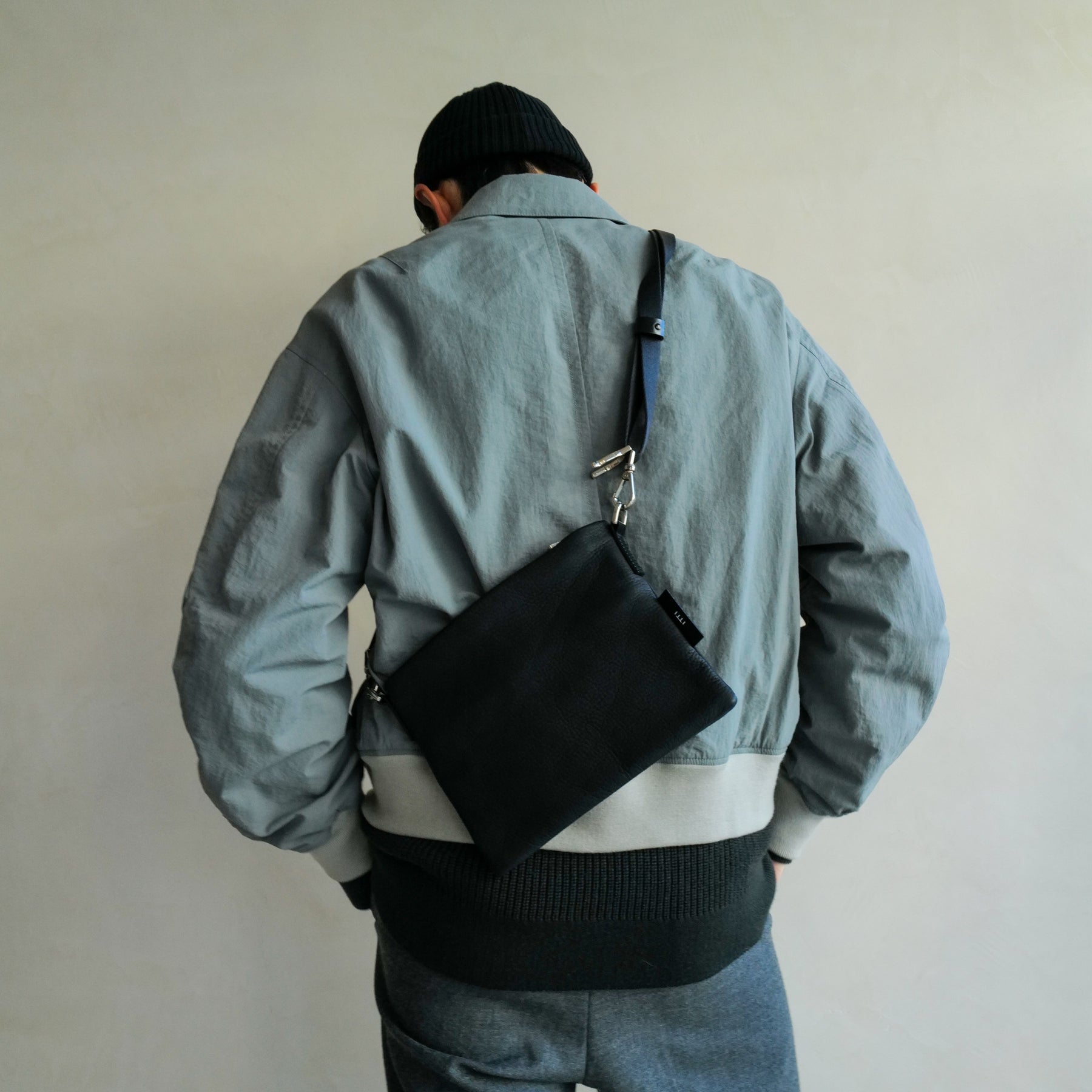 MARY SACOCHE - S / DIPLO SKY｜サステイナブルレザーの薄型ショルダー