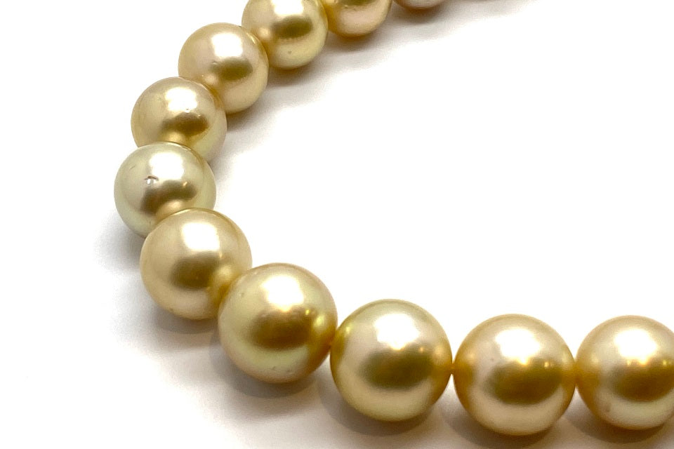 MIKIMOTO 【ミキモト】K18白蝶(ゴールド系)パール ダイヤ(留具