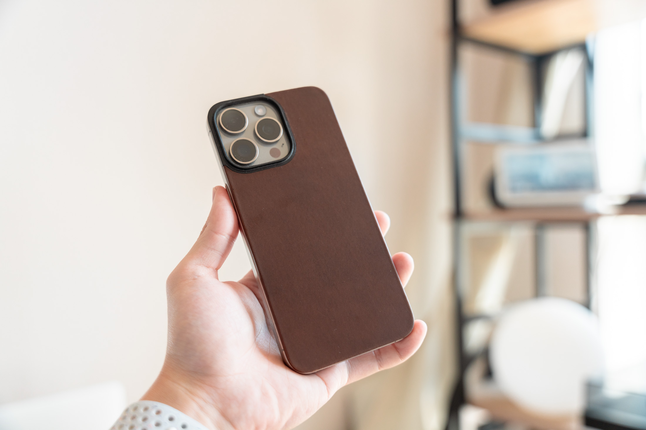 本体カラーを活かしてiPhoneを守りたい！ というワガママを叶える