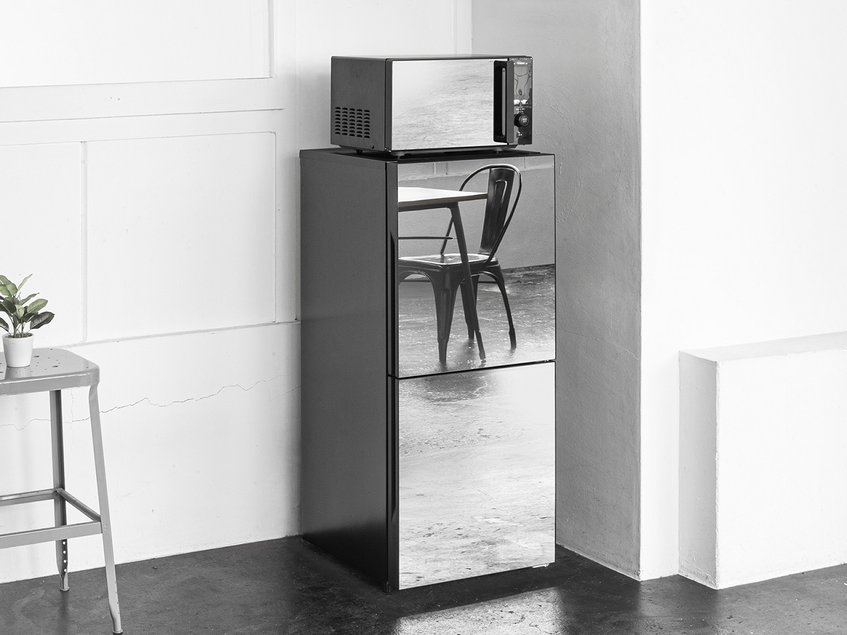 一人暮らしの部屋を広く見せるミラー冷蔵庫、ツインバード - 家電 Watch