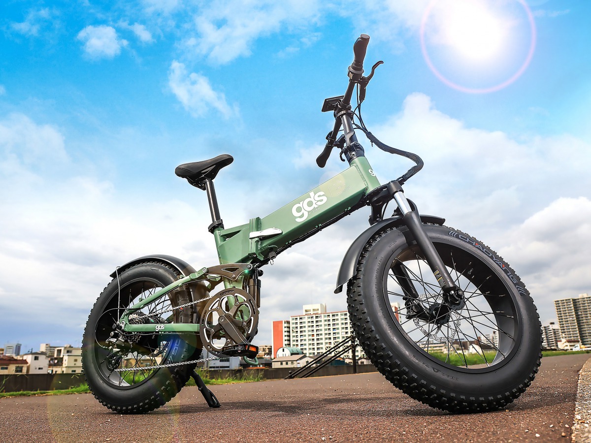 4インチ極太タイヤの折りたたみ電動アシスト自転車XPLORER。最大120km