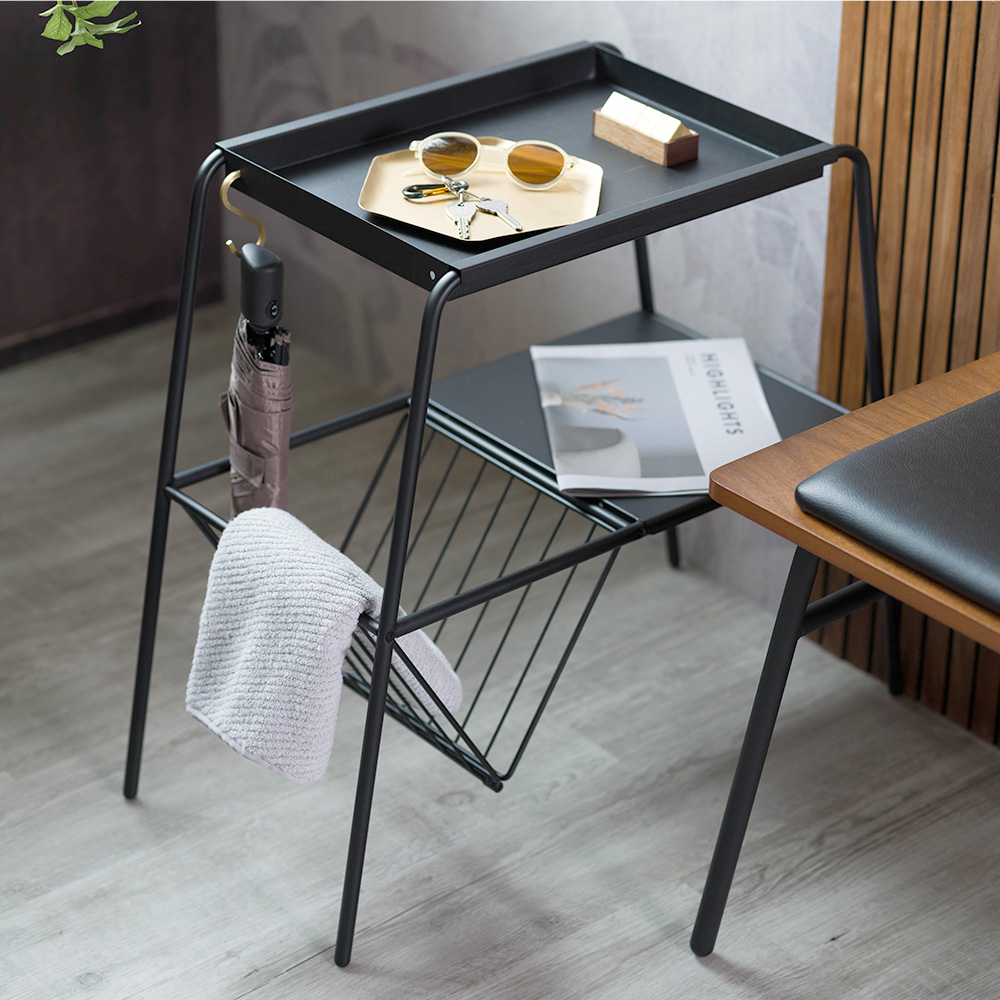 マガジンラック付きサイドテーブル FinLinje（フィンリニ） 家具の製造