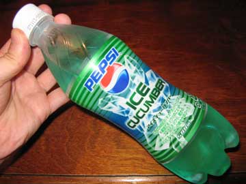 噂のキュウリ味コーラ: Amazing Foods