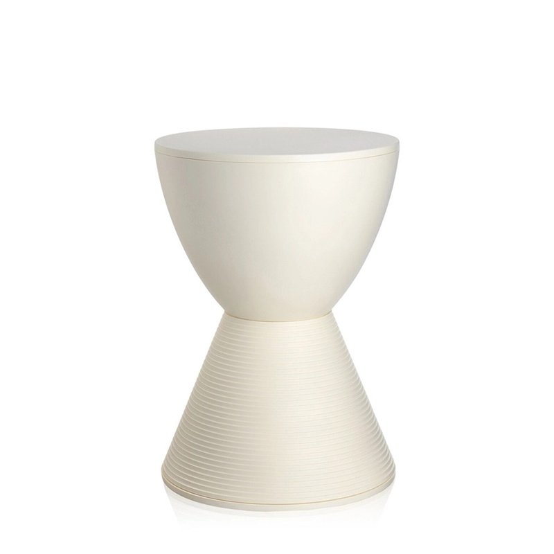 ニョメスアッティラ｜Kartell｜カルテルオフィシャルサイト