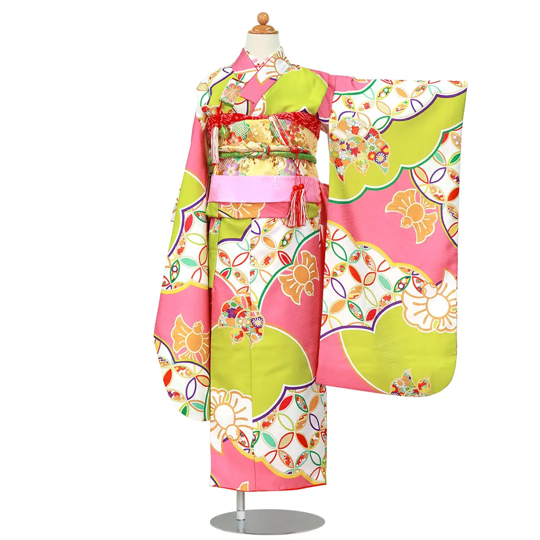 桃色にレトロな雲取りと雀紋の着物 | 宅配着物レンタルの京都かしきもの