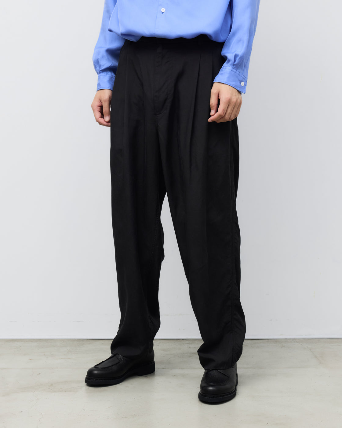 TOHNAI Silk Two Pleats Trousers, Black – Keylime Tokyo