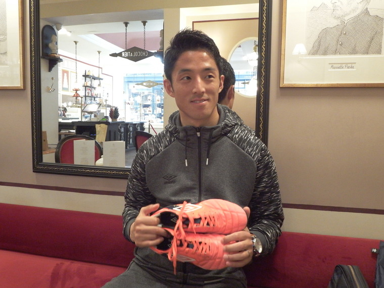 森岡亮太（アンデルレヒト）インタビュー Vol.4「人工皮革のスパイクを