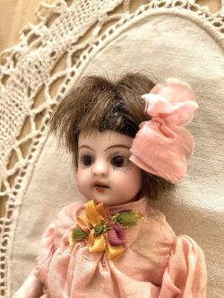 ジャーマンアンティーク シモン・ハルビックのミニョネットビスク