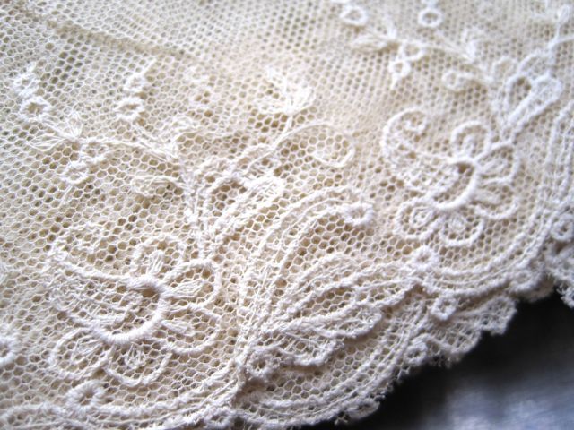 フランスアンティーク,チュールレー,ス刺繍エクリュ,幅広,花モチーフ