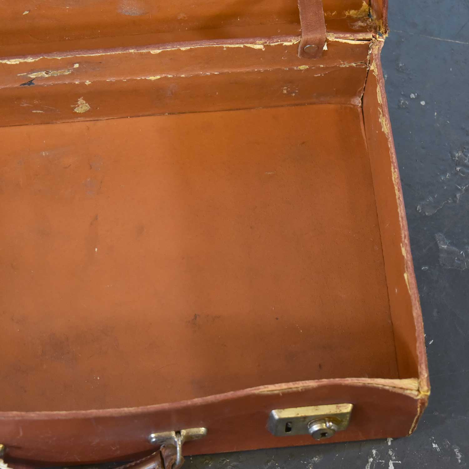 ヴィンテージレザートランク .TR-14 – 神戸アンティークウェアハウス