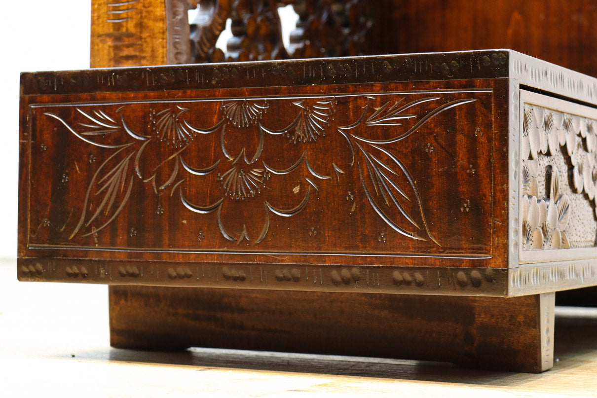 軽井沢彫りの上品な桜模様が浮かぶ鏡台 BB3164 – 古福庵 [ KOFUKUAN