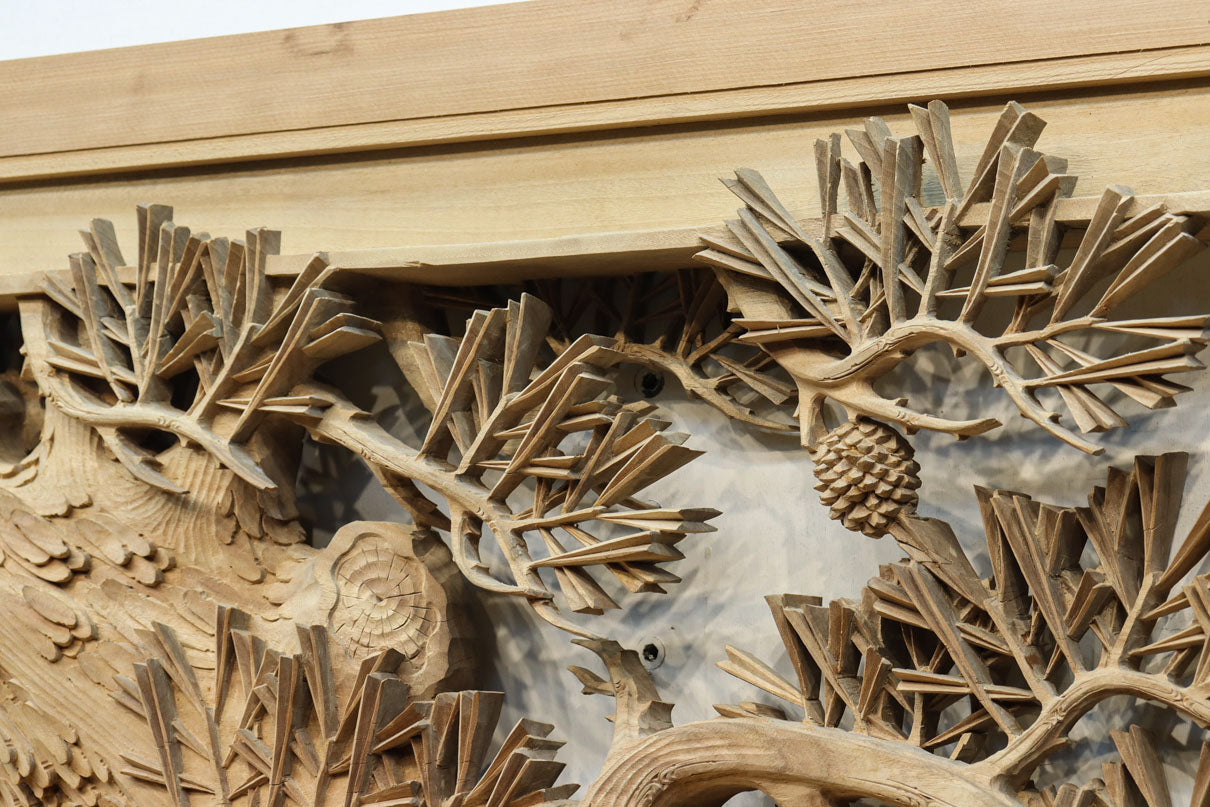 威厳を感じさせる松の深彫り彫刻欄間 EZ1826 在庫1枚 – 古福庵