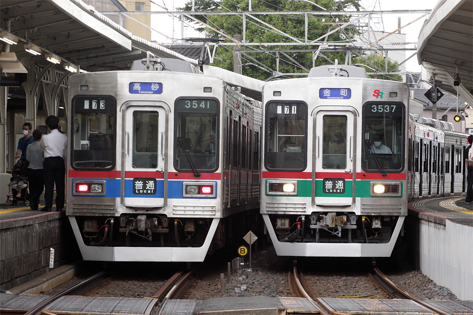 KSWeb - 芝山鉄道3500形 赤と緑の「芝鉄カラー」に変更