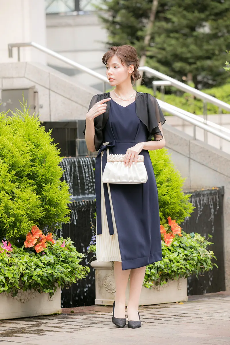 ネイビーのアシンメトリープリーツタイトドレス | Dorry doll | M