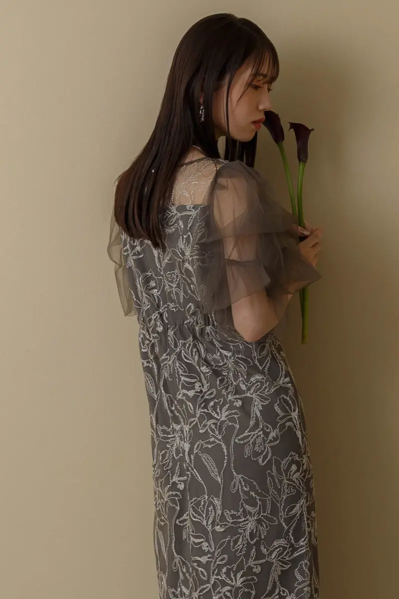 チャコールのフラッフィースリーブペンシルドレス | LE' RURE | M