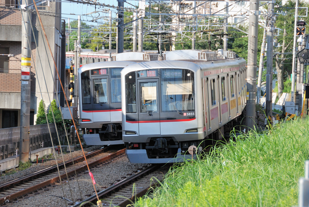 Tokyu Toyoko Line Train Passing Each Other | ykanazawa1999 | Flickr