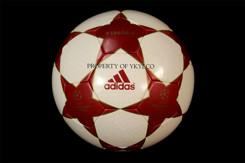 UEFA CHAMPIONS LEAGUE FINALE 4 2004-05 ADIDAS MATCH BALL 0… | Flickr