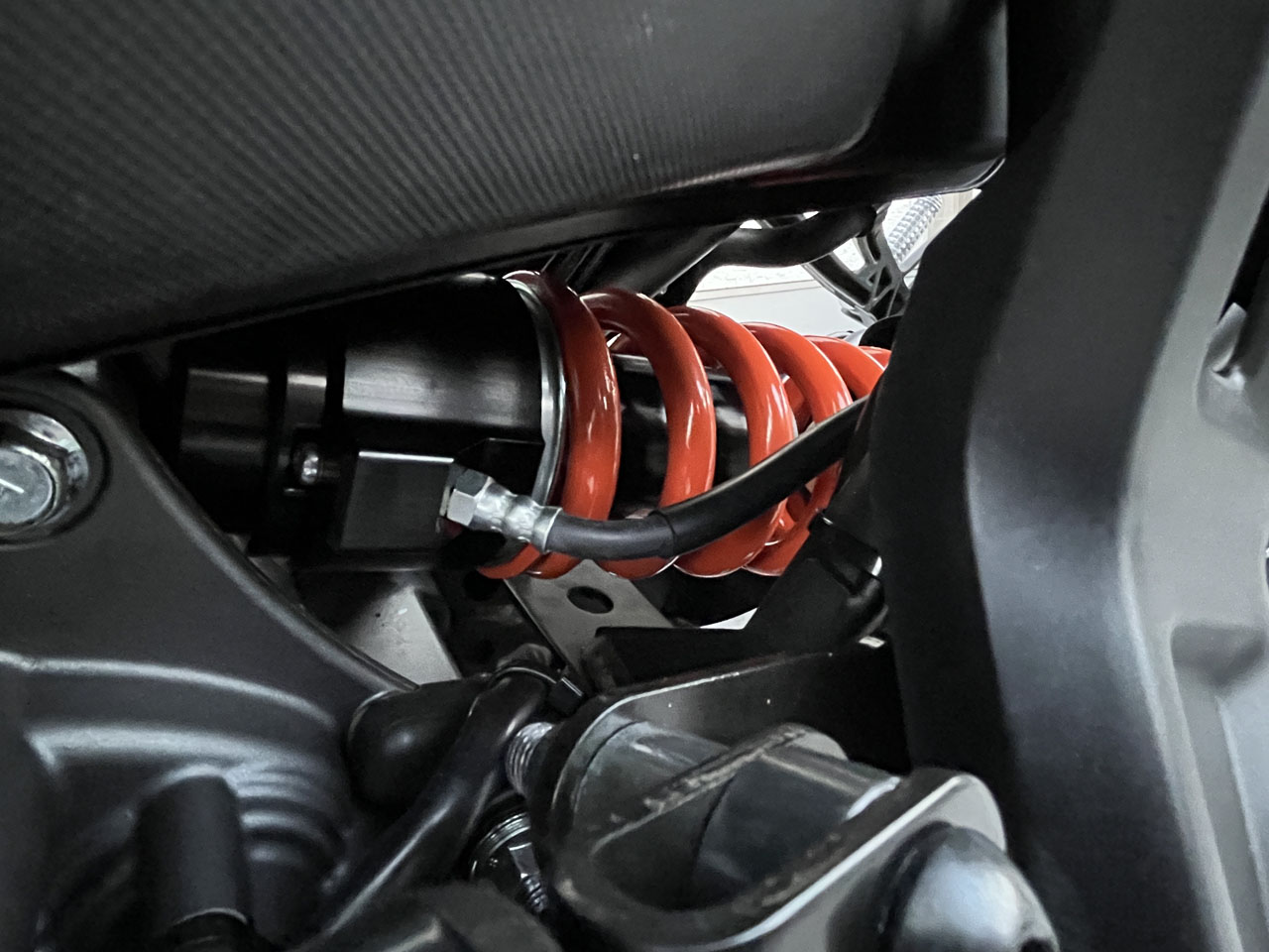 MT-07にKYBスペシャルサスペンションを付けた : Salaryman C3