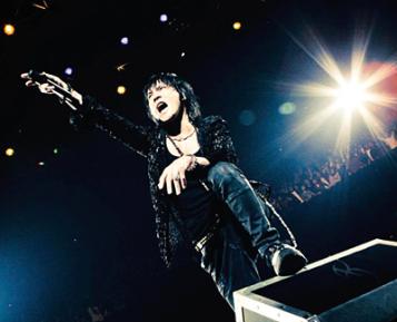 氷室京介『KYOSUKE HIMURO COUNTDOWN LIVE CROSSOVER 12-13』武道館2日