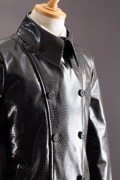 人気のナポレオンコート 135、フェイクレザーのクロコダイル模様