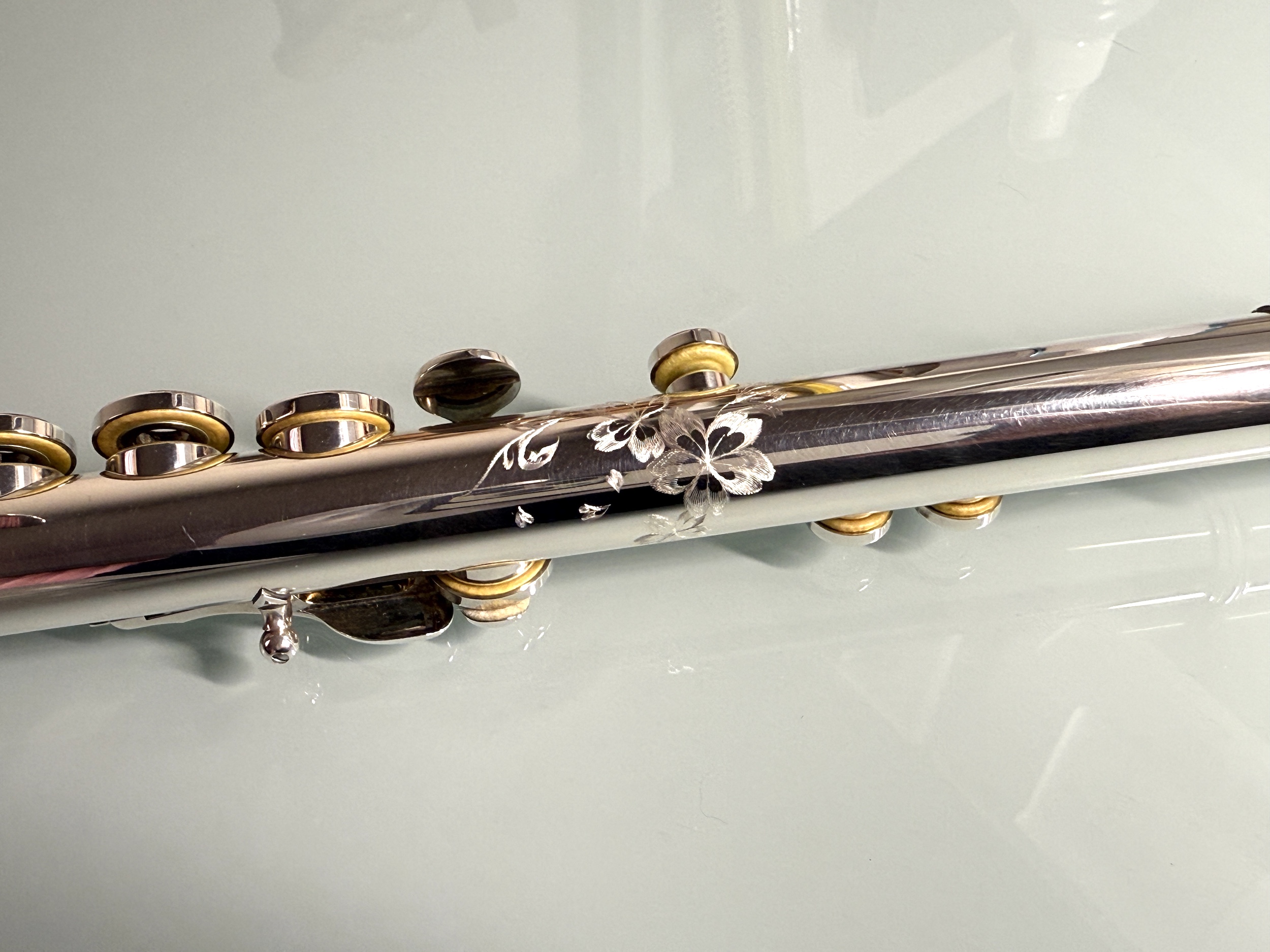 フルートのリップと指の当たる所に桜の彫刻を | LOVE & HAPPINESS 森脇