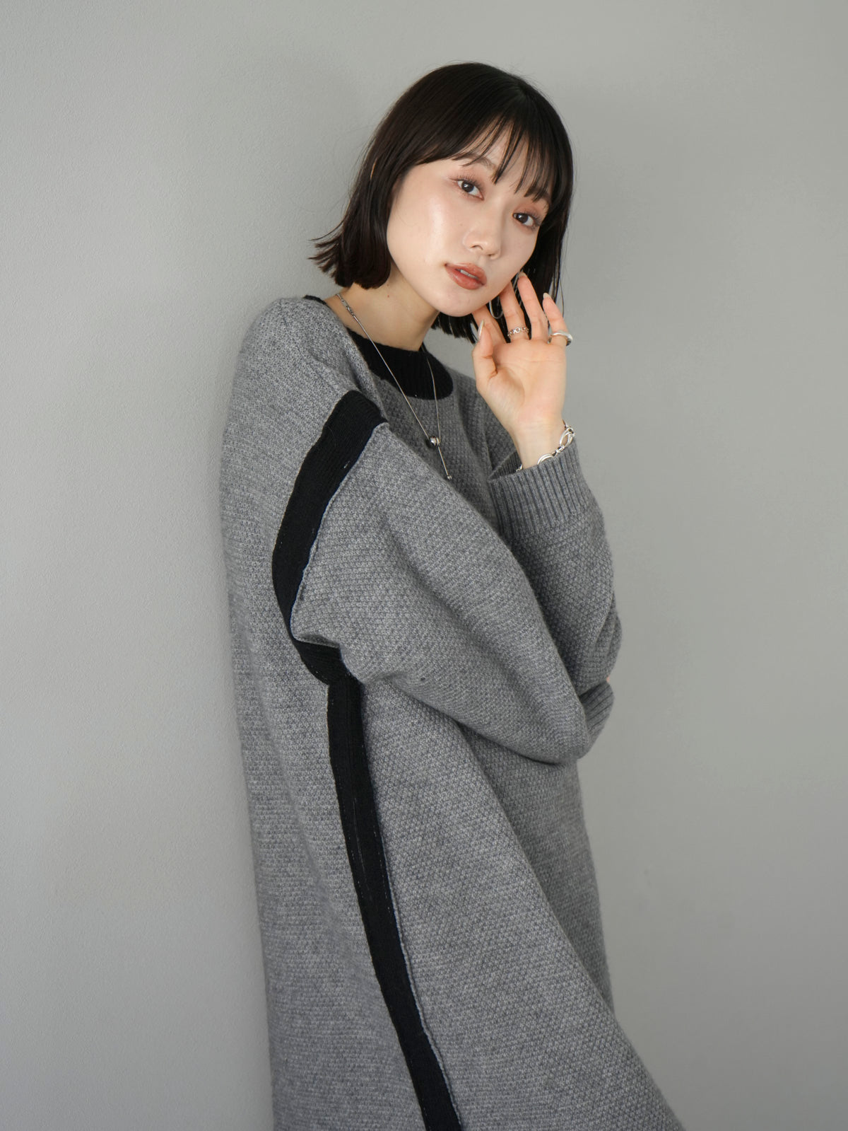 予約]バイカラーニットワンピース/グレー – Lumier